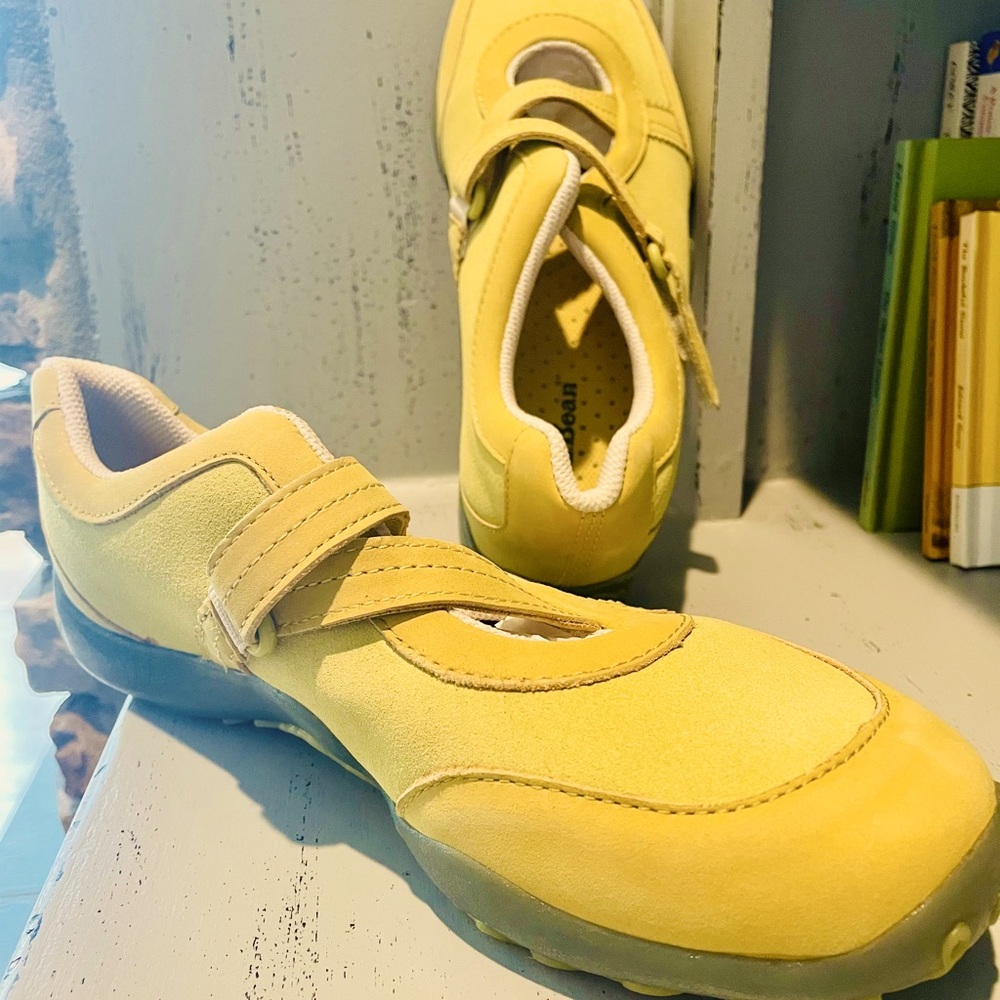 Women’s Yellow Suede Walking Shoes